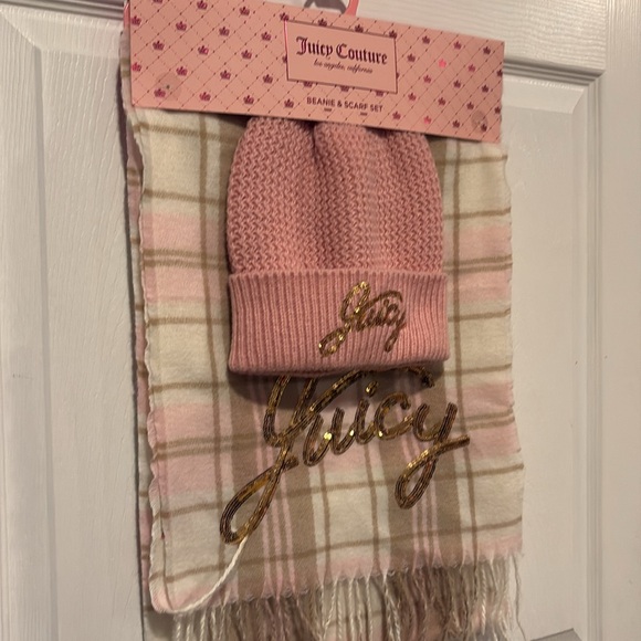 BNWT JUICY COUTURE Pink Plaid and Sequin Beanie and Scarf Set - Picture 2 of 6